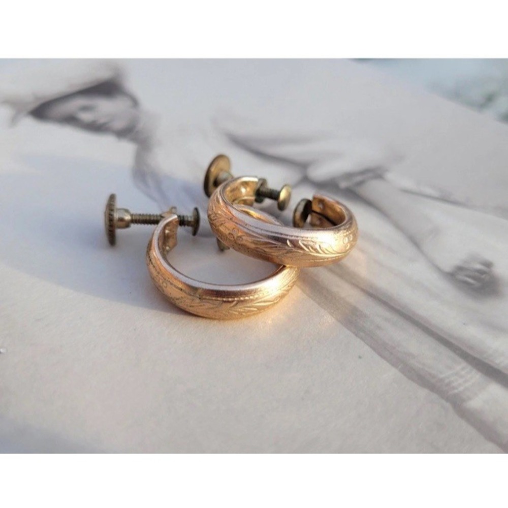 Vintage Etched Yellow Gold Tone Filled? Hoop Screw Back Earrings Huggie 1930-40s